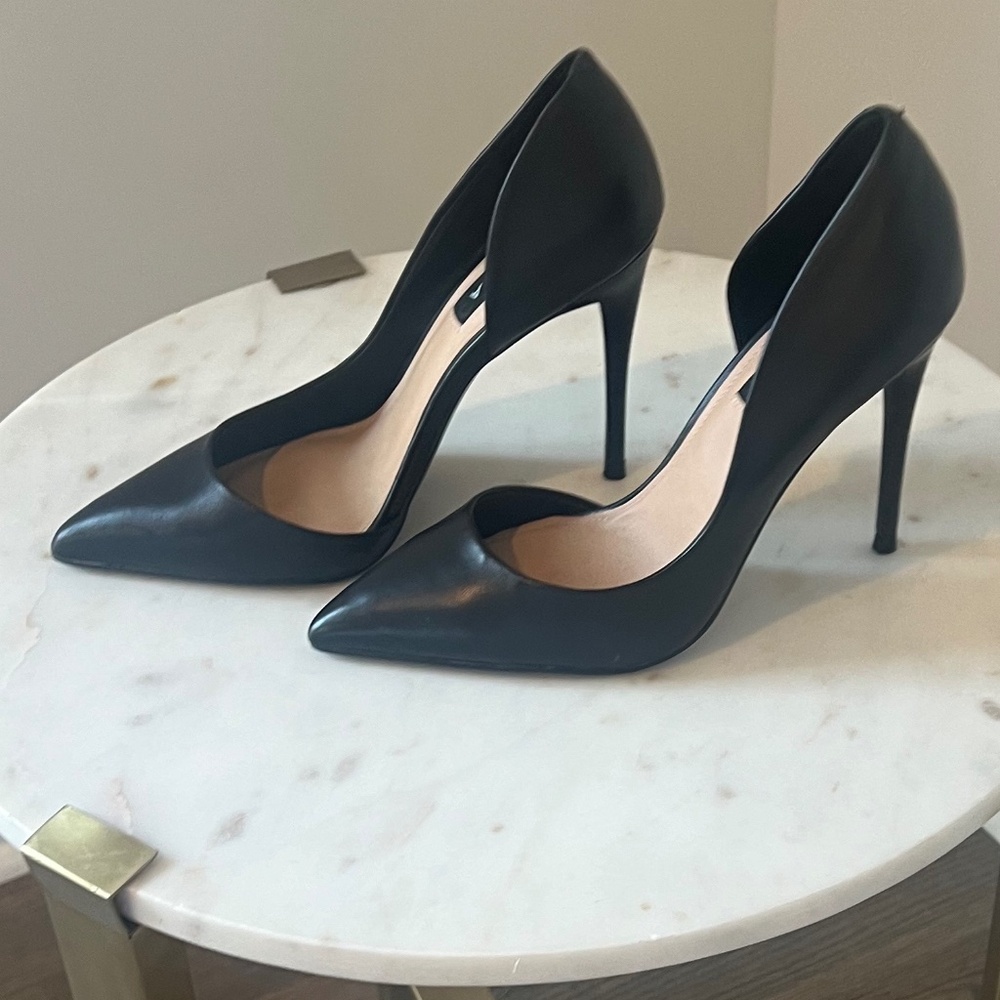 Aqua pumps -- size 8 (4 inches) - EXCELLENT condition